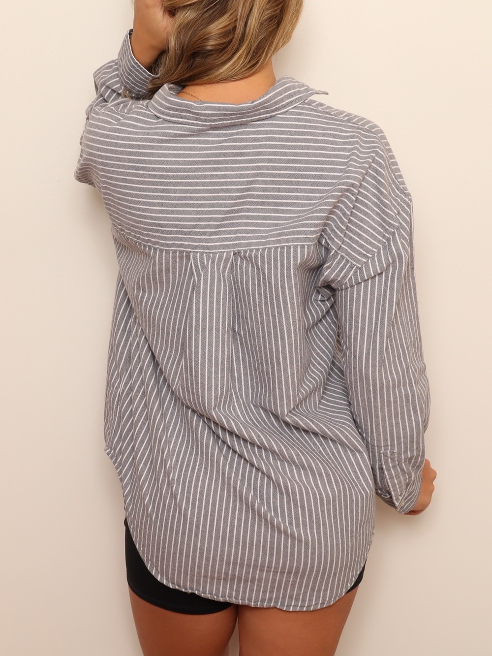 Beachlunchlounge Striped Button-Up Shirt in Light Grey and White - Picture 3 of 3